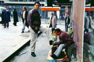 shoeshine in the market istanbul