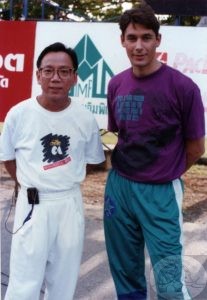 Hosts of the show, Tarm Pai Doo - Songvithya Jirasophin and Ken